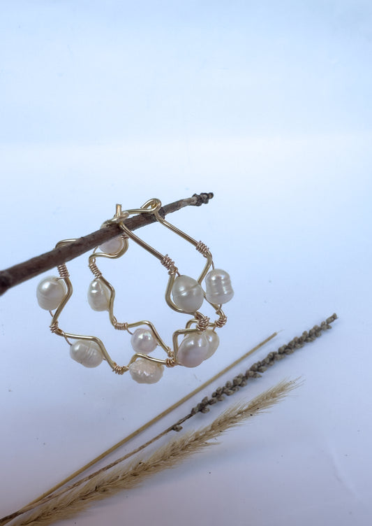 Pearl Zigzag Hoop Earrings: Handwoven Elegance