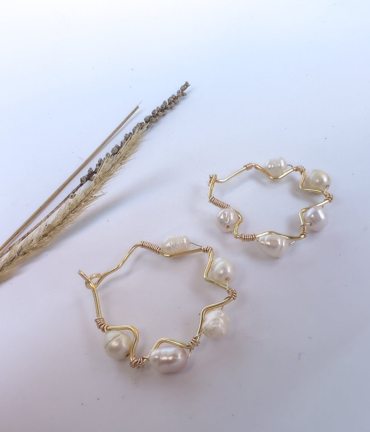 Pearl Zigzag Hoop Earrings: Handwoven Elegance