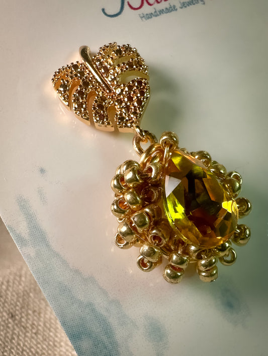 Yellow leaf earrings 🍂