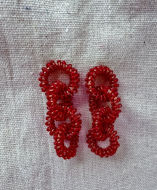 Red link earrings 💫