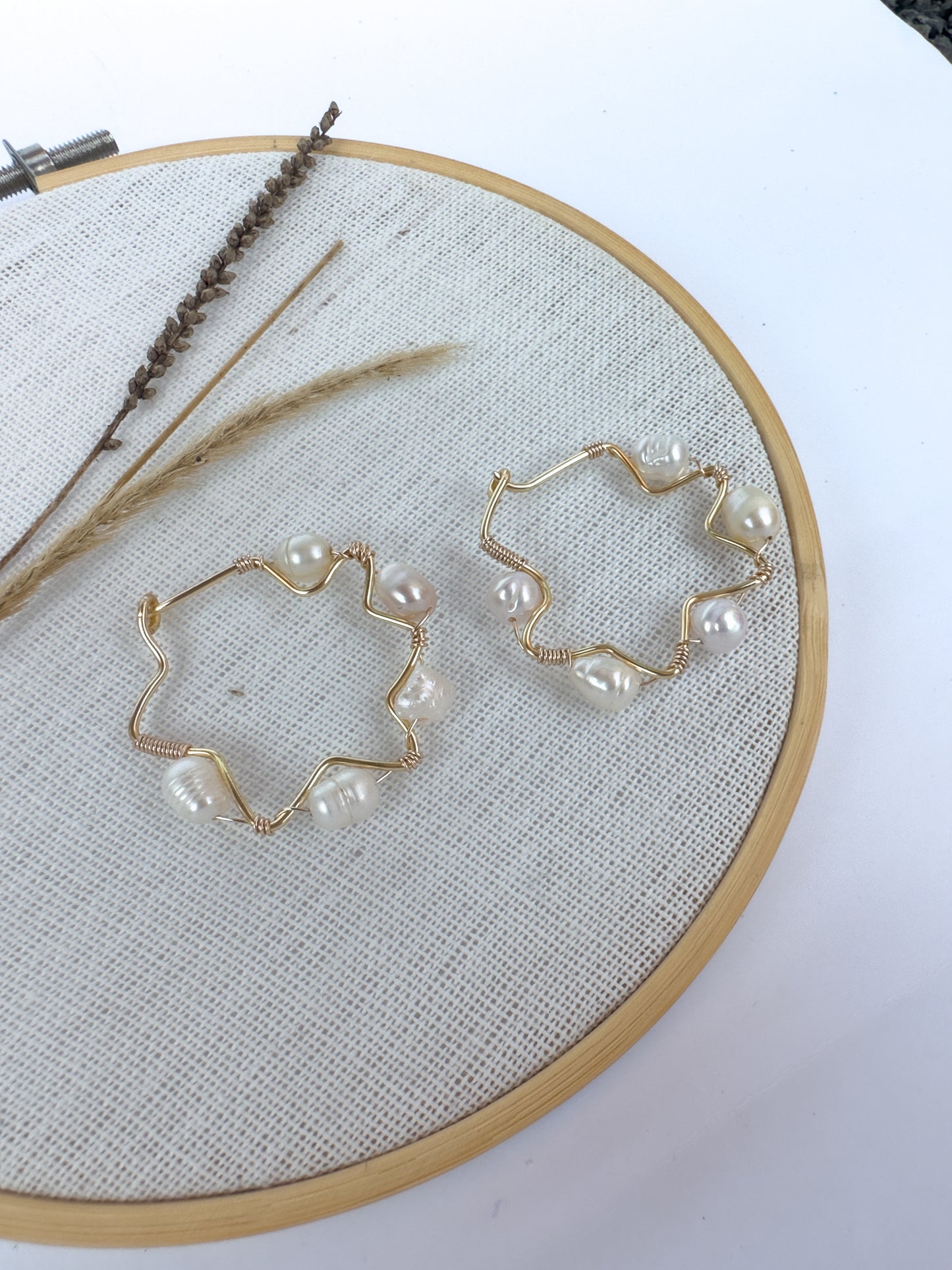 Pearl Zigzag Hoop Earrings: Handwoven Elegance