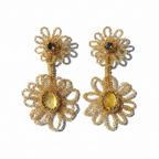 Daisy Bloom Earrings - Fondo Blanco