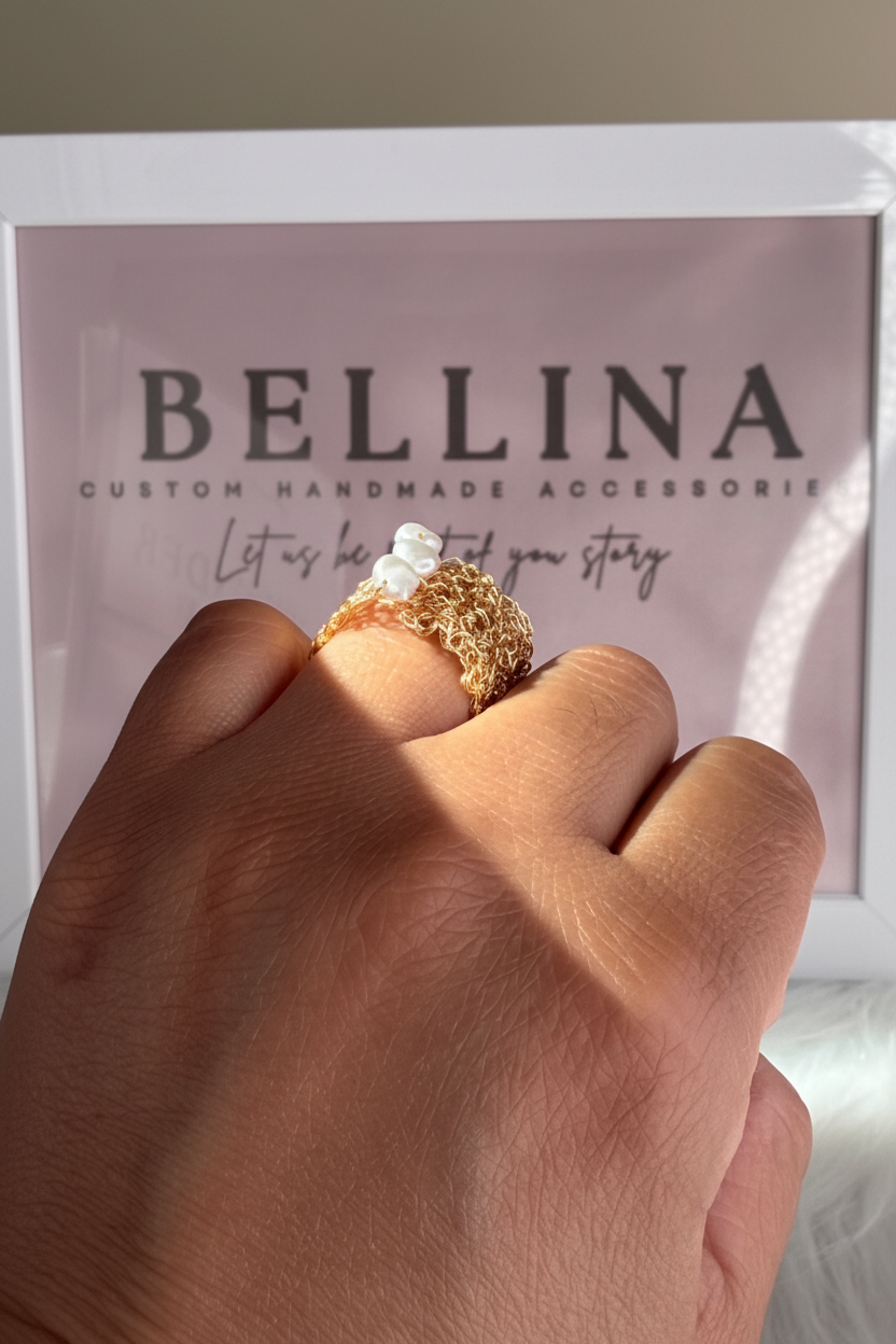 Pearl Wire Crochet Ring - Manos suavizadas